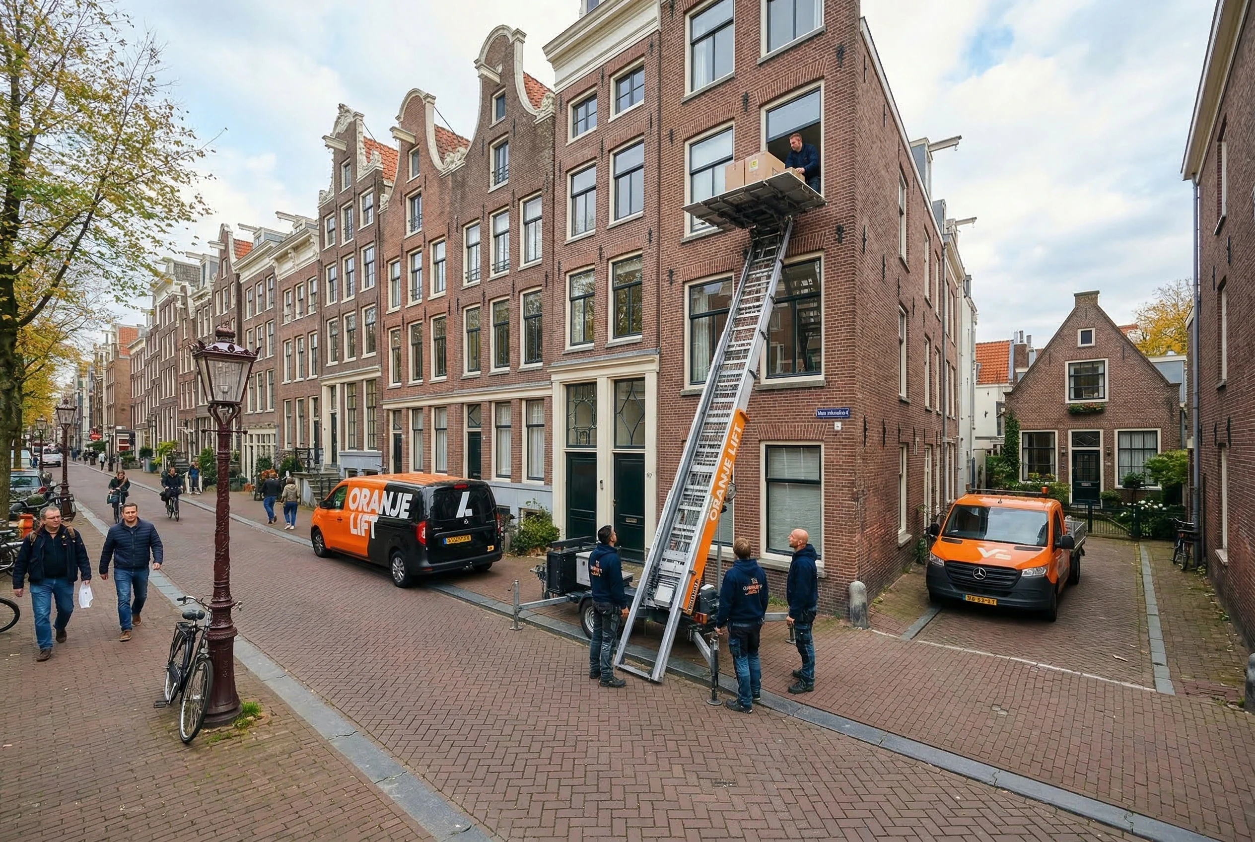 Aanhangerlift in smalle straat Den Bosch